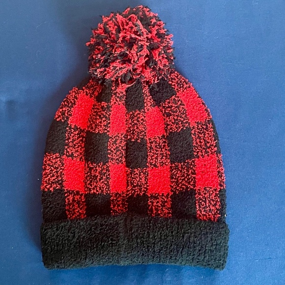 NWT Comfy Luxe Red and Black Plaid Print Beanie with Pom Pom - Picture 6 of 6